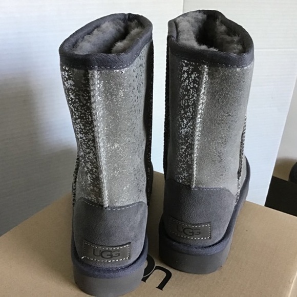 FINAL MARKDOWN! NIB ! UGG CLASSIC SHORT - Picture 6 of 7